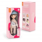 Sophie in a beige tracksuit