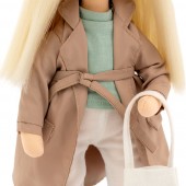 Mia in a beige trench coat